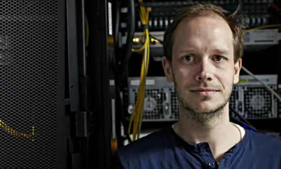 Peter var på rømmen i flere år - nå kjemper han mot Facebook-sjefen